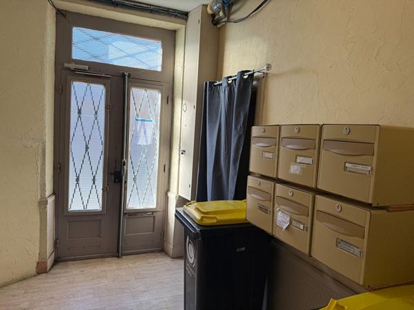 Blaye Les Mines . Bel Immeuble locatif .