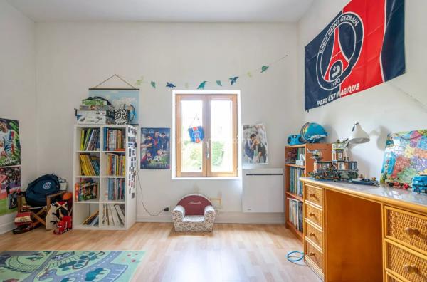 Vente                                                      Maison de ville
                        
                     5 pièces                      130 m2                     à Thorigny-sur-Marne
