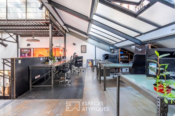 Local industriel avec terrasse à réhabiliter