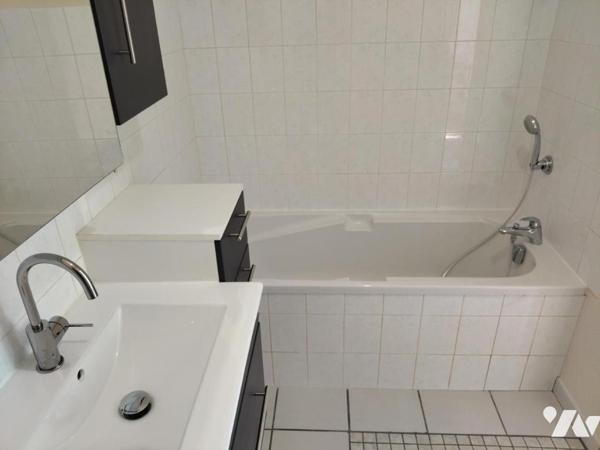 Appartement en parfait état 2ch avec balcon, garage et vue dégagée