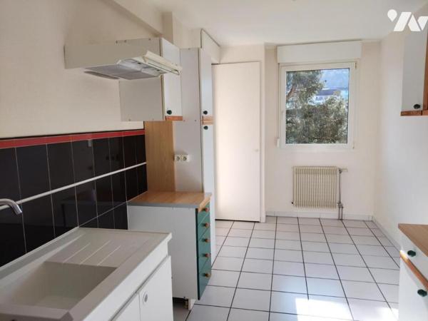 Appartement en parfait état 2ch avec balcon, garage et vue dégagée