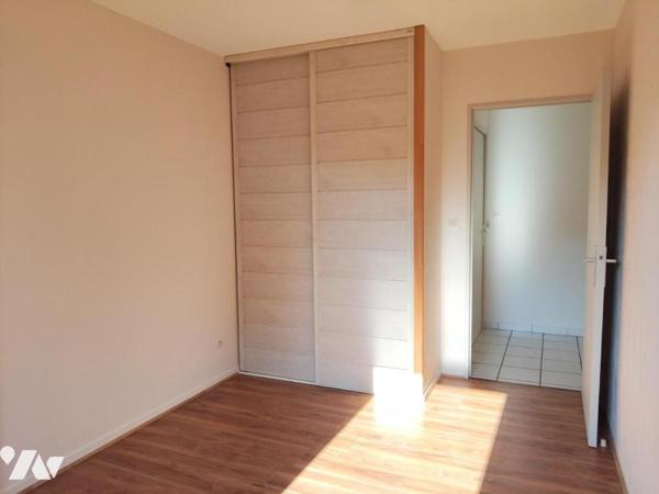 Appartement en parfait état 2ch avec balcon, garage et vue dégagée