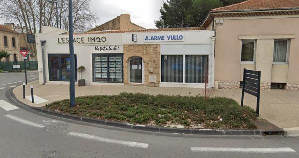 Beau local en centre ville avec vitrine, cour privative