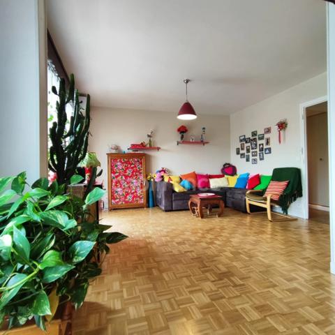 Dernier étage – T3 de 81 m² – Vue montagnes – Grand balcon – Isolation extérieure payée