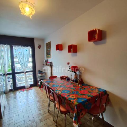 Dernier étage – T3 de 81 m² – Vue montagnes – Grand balcon – Isolation extérieure payée