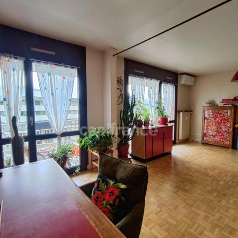 Dernier étage – T3 de 81 m² – Vue montagnes – Grand balcon – Isolation extérieure payée