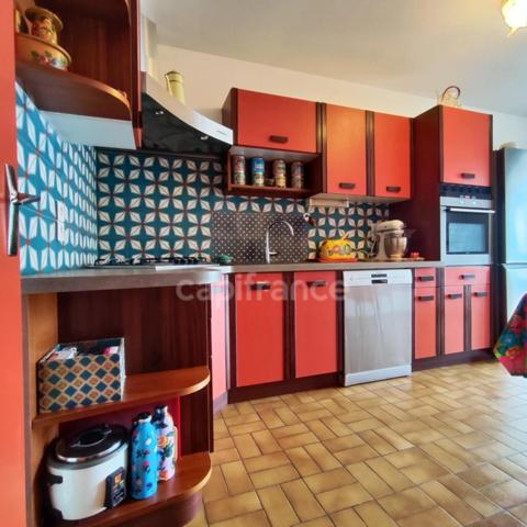 Dernier étage – T3 de 81 m² – Vue montagnes – Grand balcon – Isolation extérieure payée