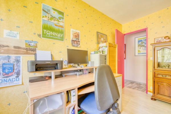 Maison de plain-pied de 135 m² à vendre - 4 chambres - 1 bureau - 7 pièces TONNAY CHARENTE (17)