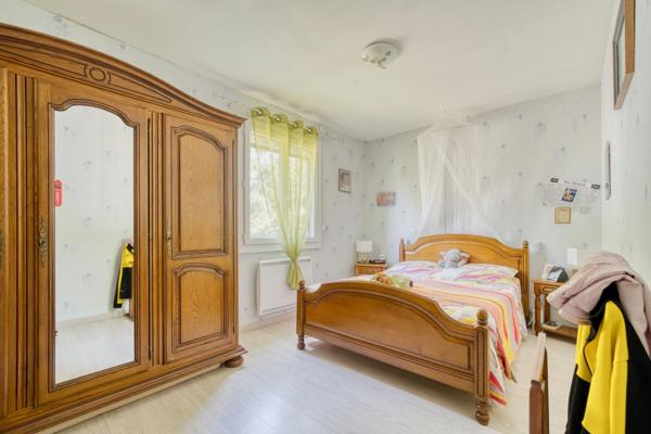 Maison de plain-pied de 135 m² à vendre - 4 chambres - 1 bureau - 7 pièces TONNAY CHARENTE (17)