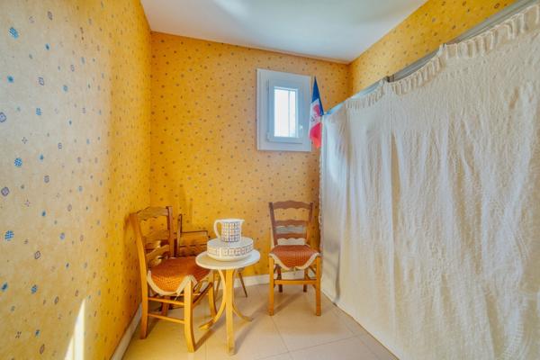 Maison de plain-pied de 135 m² à vendre - 4 chambres - 1 bureau - 7 pièces TONNAY CHARENTE (17)