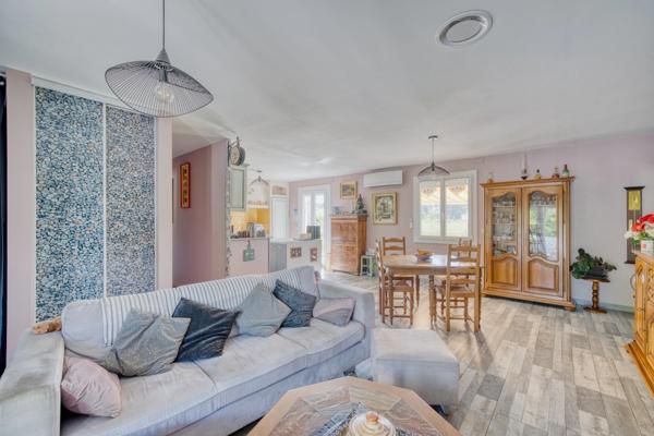 Maison de plain-pied de 135 m² à vendre - 4 chambres - 1 bureau - 7 pièces TONNAY CHARENTE (17)