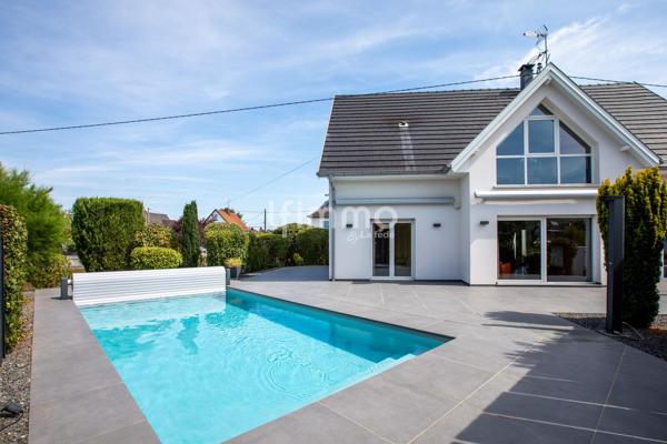 Villa avec piscine, parc paysager et prestations premium. Kembs