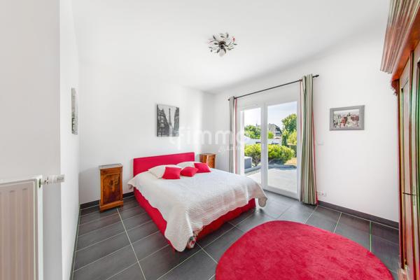 Villa avec piscine, parc paysager et prestations premium. Kembs