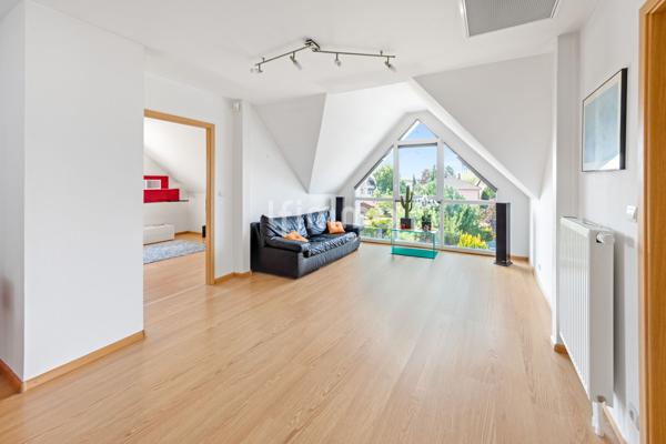 Villa avec piscine, parc paysager et prestations premium. Kembs