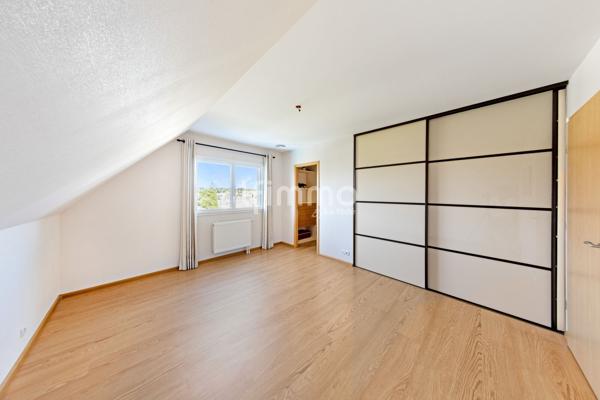 Villa avec piscine, parc paysager et prestations premium. Kembs
