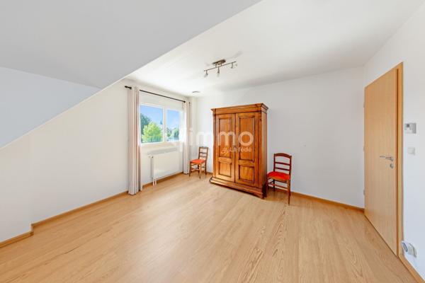 Villa avec piscine, parc paysager et prestations premium. Kembs