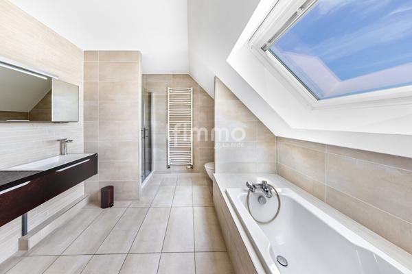 Villa avec piscine, parc paysager et prestations premium. Kembs