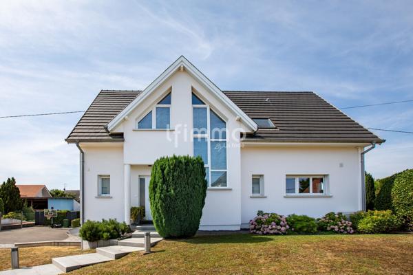 Villa avec piscine, parc paysager et prestations premium. Kembs