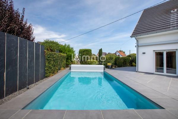 Villa avec piscine, parc paysager et prestations premium. Kembs