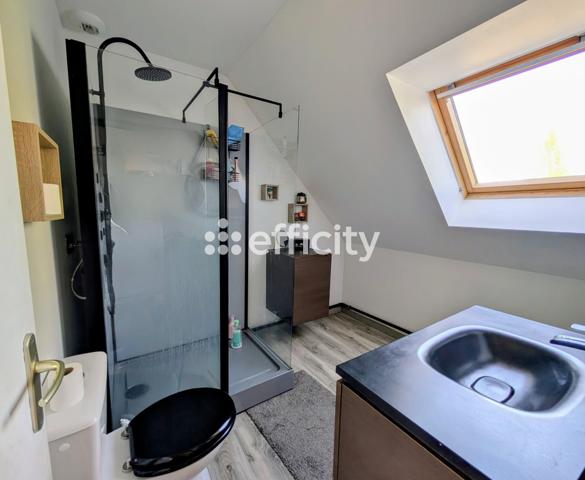 Maison
         5 pièces
        - 103 m² 349 990 € *