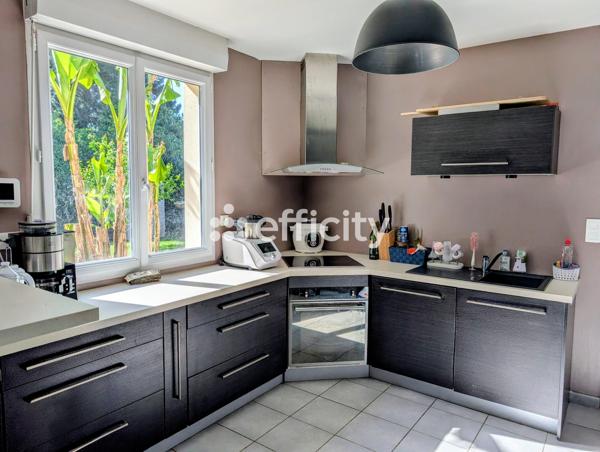 Maison
         5 pièces
        - 103 m² 349 990 € *