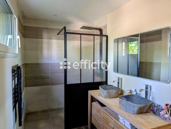Maison
         5 pièces
        - 103 m² 349 990 € *
