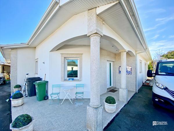 Ambarès ? Maison familiale 4 chambres avec piscine et vaste séjour lumineux