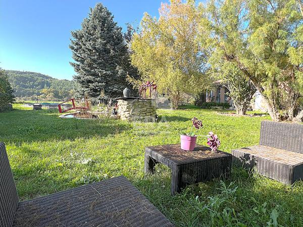 Maison de campagne avec 3 chambres, garage et terrain de plus de 3 000 m²