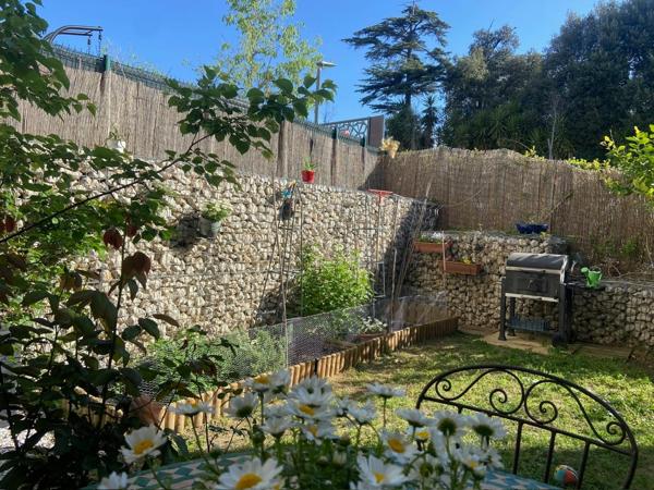 Un appartement comme une maison:T3 récent avec jardin de 43m2 au calme.