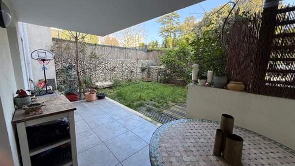 Un appartement comme une maison:T3 récent avec jardin de 43m2 au calme.