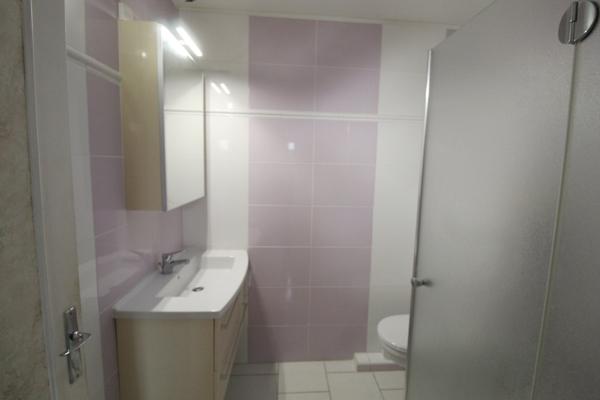 Villa 3 faces de type 5 sur une parcelle arborée.