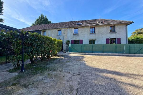 Appartement duplex 5 pièces à Linas -Jardin privé et petite copropriété à Linas