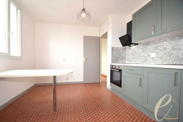 LYON 8eme / Etats-Unis – Appartement T4 de 81 m² vue dégagée et entièrement rénové