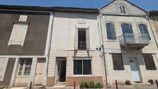 Votre futur Pied-à-Terre au cœur d’un charmant village aux portes du Périgord noir.