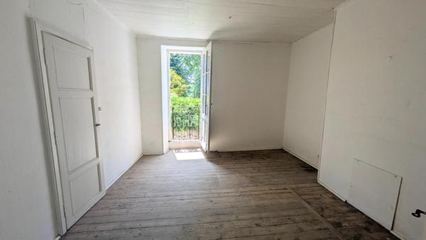 Votre futur Pied-à-Terre au cœur d’un charmant village aux portes du Périgord noir.