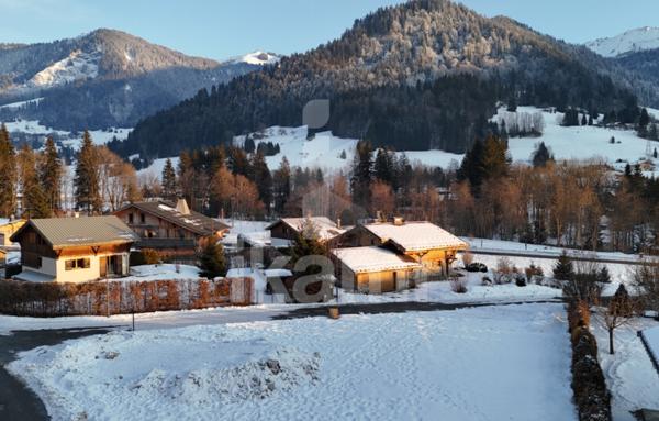 Terrain constructible à Praz-sur-Arly   855 m2 pour votre chalet ou projet immobilier, emplacement rare