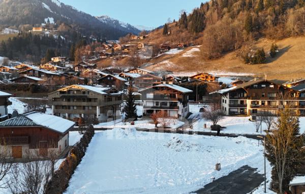 Terrain constructible à Praz-sur-Arly   855 m2 pour votre chalet ou projet immobilier, emplacement rare