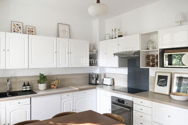 Belle meulière au cachet intemporel