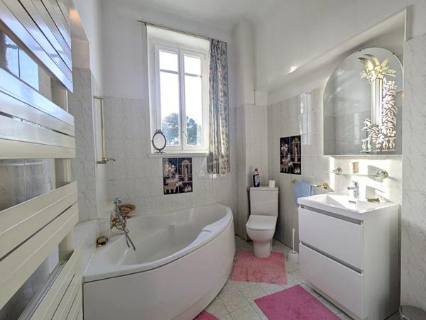 Superbe Maison de Maître de 1910  12 Pièces avec Beau Terrain Arboré