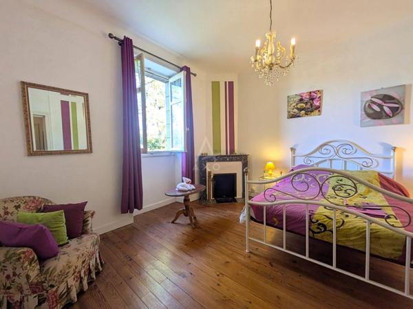 Superbe Maison de Maître de 1910  12 Pièces avec Beau Terrain Arboré