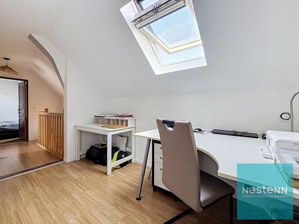 Maison de type longère en très bon état général avec 3 chambres, une grange et un jardin à Villeneuve-la-Guyard