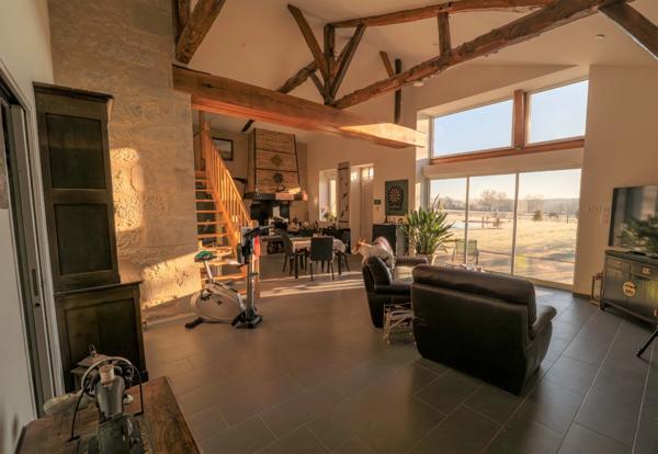 Belle Maison de caractère en pierre avec piscine et terrain de 7.5 ha - Proche de Castillonnès (47)