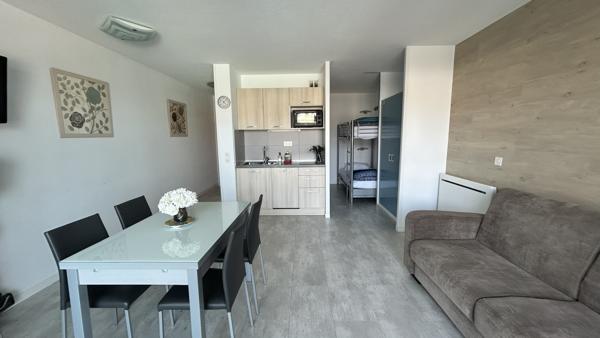 Studio
                                                                                                                                                                                                                                                                                                                        1 pièce(s)                                                                                                                                                                                                                                                                                                                              28.78  m²