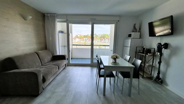 Studio
                                                                                                                                                                                                                                                                                                                        1 pièce(s)                                                                                                                                                                                                                                                                                                                              28.78  m²