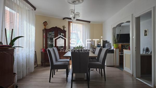 Maison sur trois niveaux dans une ruelle calme