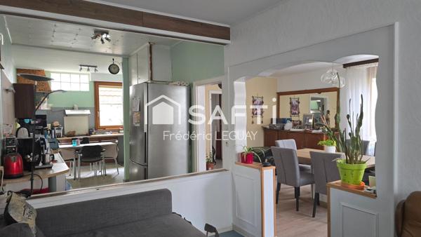 Maison sur trois niveaux dans une ruelle calme