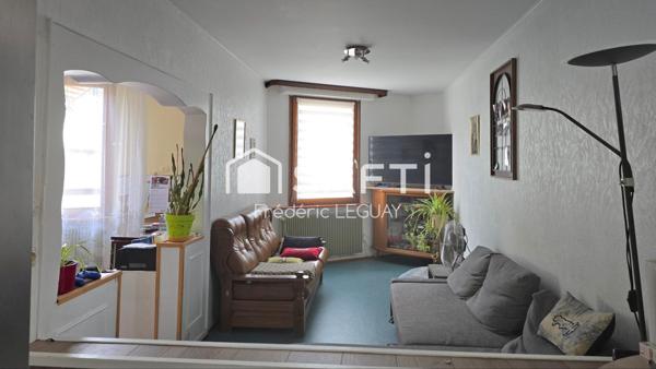 Maison sur trois niveaux dans une ruelle calme