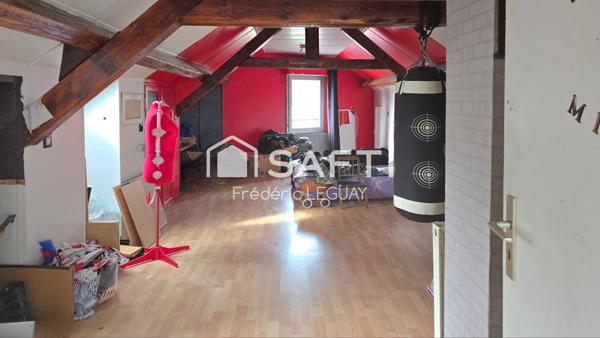 Maison sur trois niveaux dans une ruelle calme