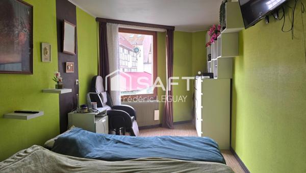 Maison sur trois niveaux dans une ruelle calme