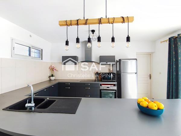 Maison familiale lumineuse avec jardin et piscine